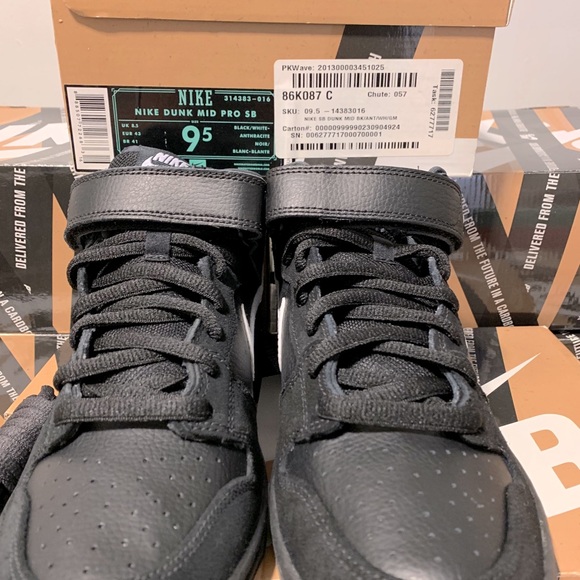 Nike SB Dunk Mid Black Gum Sz 9.5 SUPER RARE ๐ฅ - Picture 4 of 4